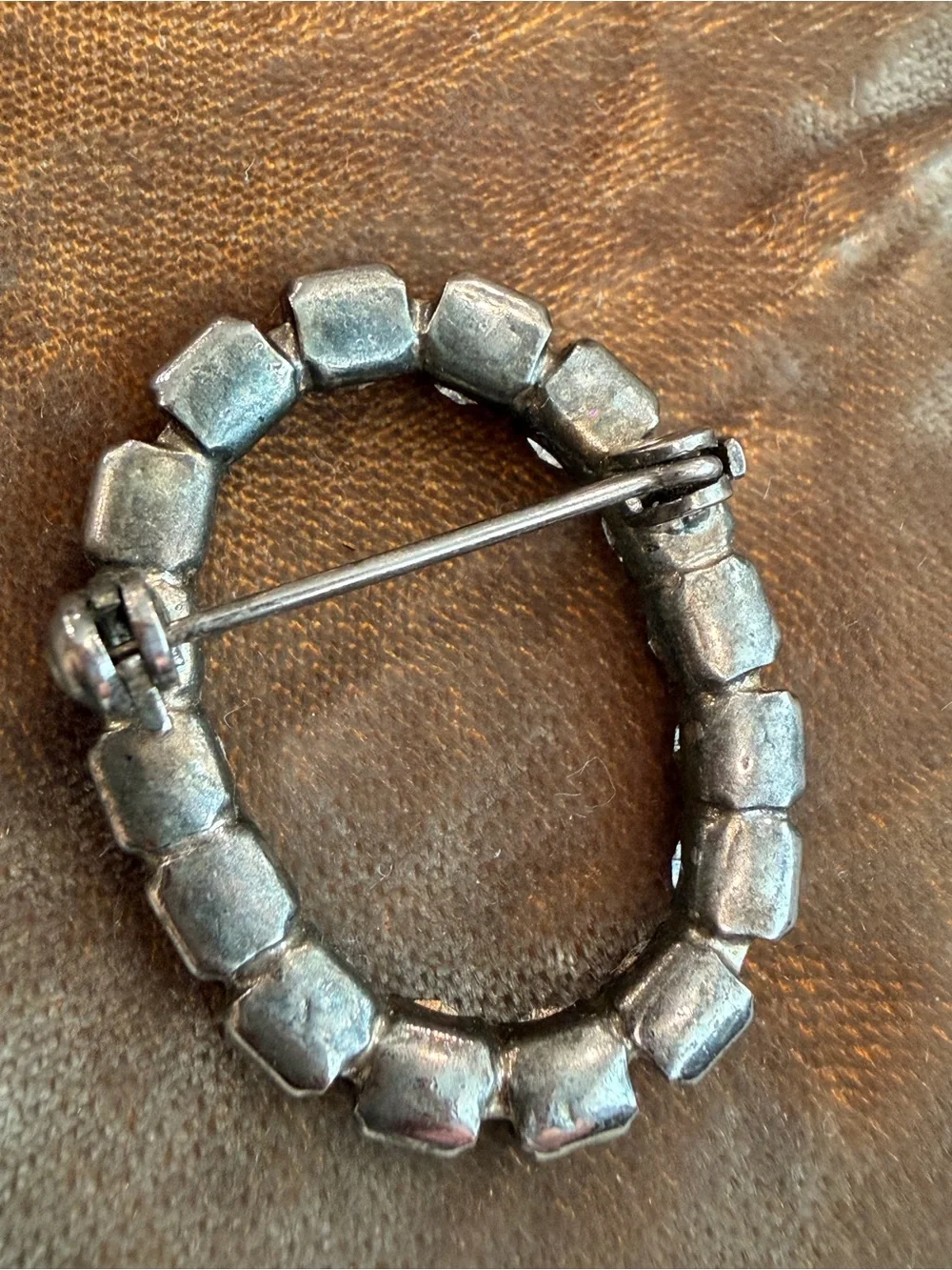 Vintage Clear Rhinestone Oval Wreath Brooch Silver Tone Pin-1062